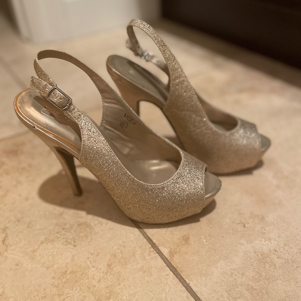 Sparkle Gold pumps